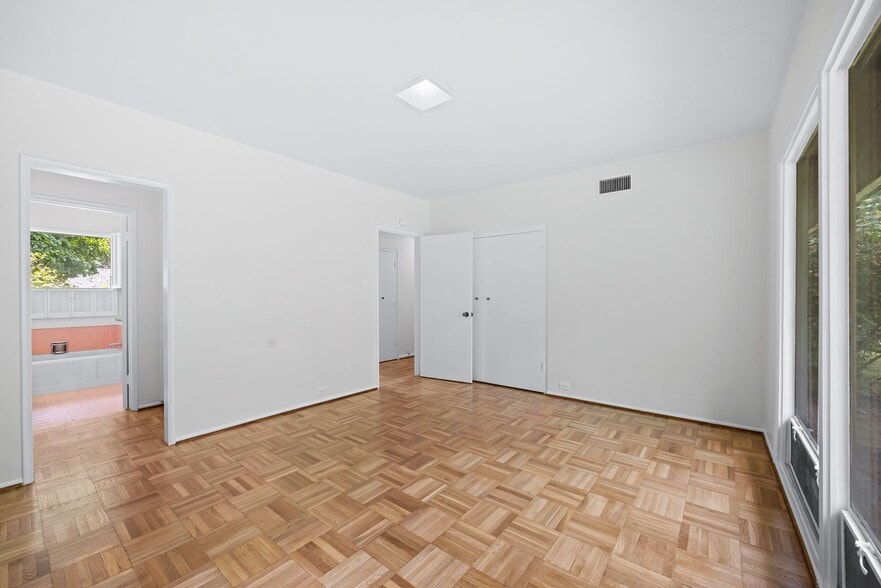 Building Photo - Classic Mid-Century home moments from Fryman Canyon