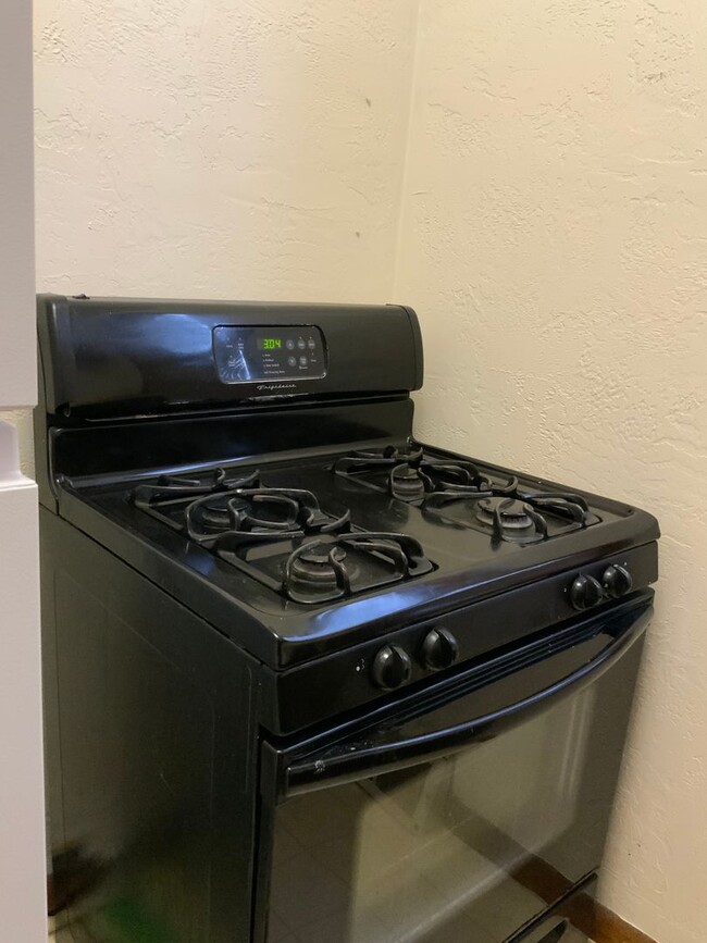 Building Photo - 2 Bed | 1 Bath Duplex