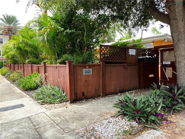 Building Photo - 1101 NE 17th Way