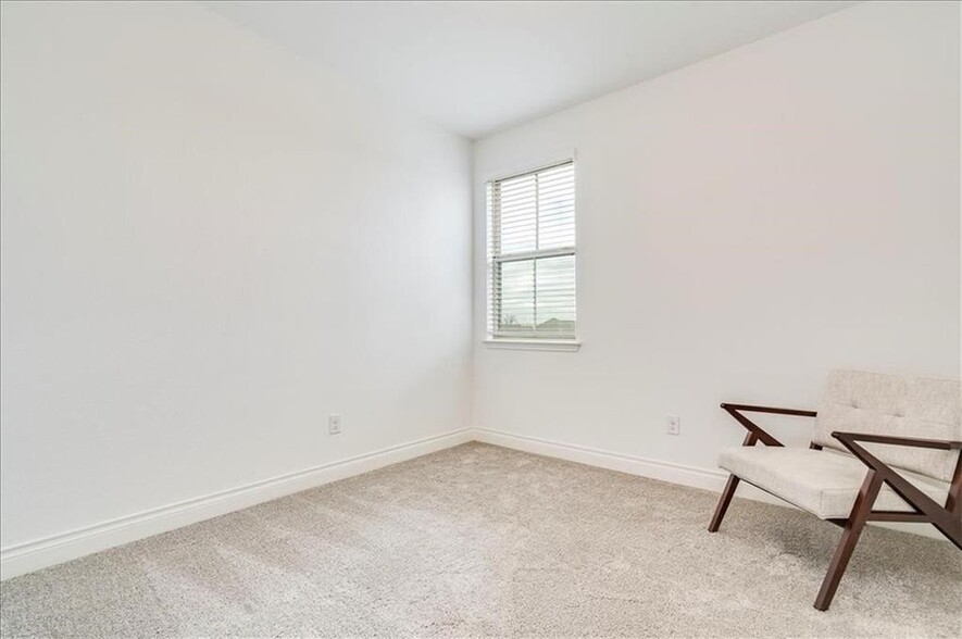 Building Photo - 101 Locklin Dr