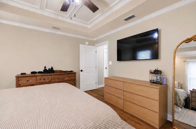 Building Photo - 901 Sugarberry Dr