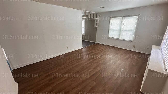 Building Photo - $795- 2 bed 1 bath - Single Family Home