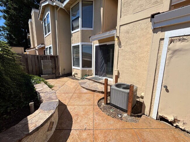 Building Photo - "Charming 3-Bed Home with Fireplace & Pool...