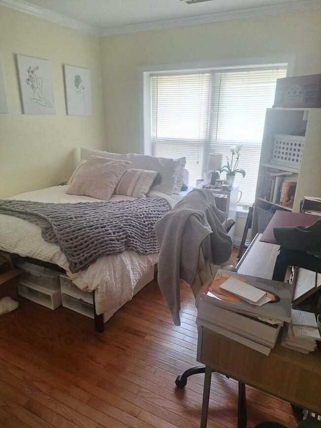 Building Photo - Large, newer, pet friendly 3 bed with all ...