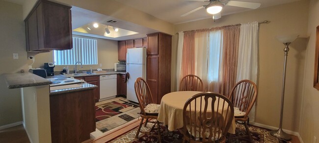 Building Photo - Furnished 2 bedroom Condo