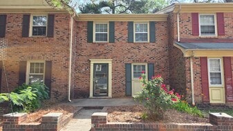 Building Photo - 389 Circuit Ln