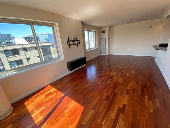 Building Photo - 8 Museum Way