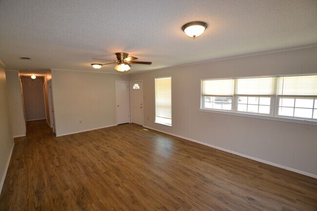 Building Photo - Location!  Location!  Newly updated, 3 bedroom, 1.5 bath home in Baker