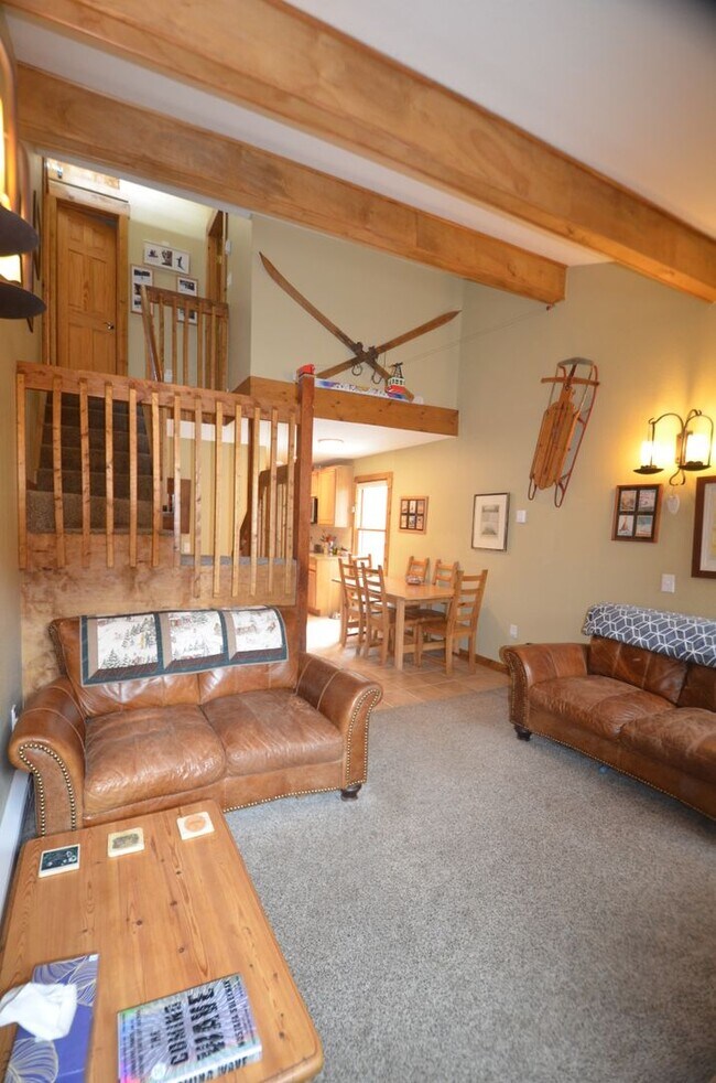 Building Photo - Pets Negotiable!  Walk to town, community hot tub! 2 month lease!