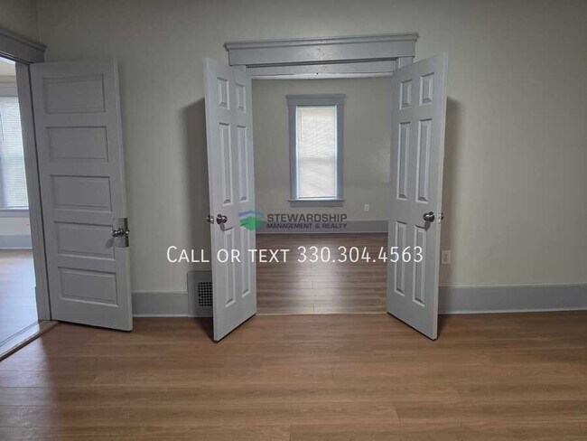 Building Photo - 149 Rhodes Ave