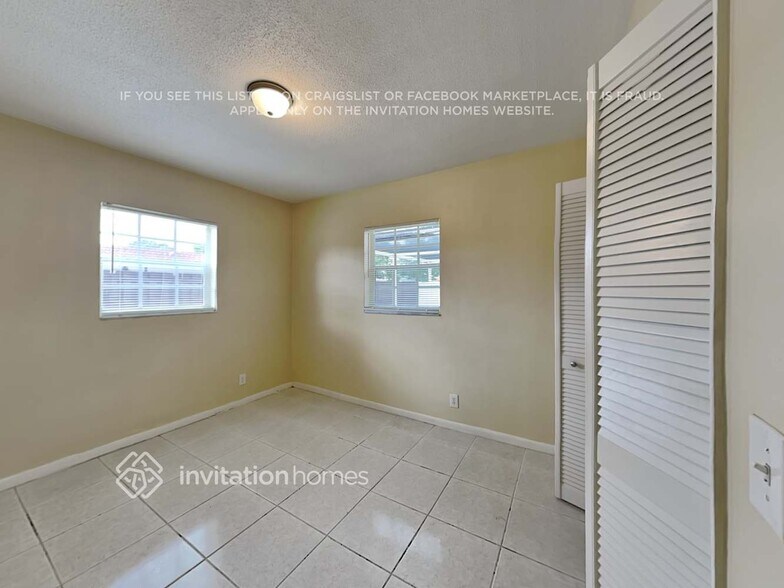 Building Photo - 7512 NW 40th Pl