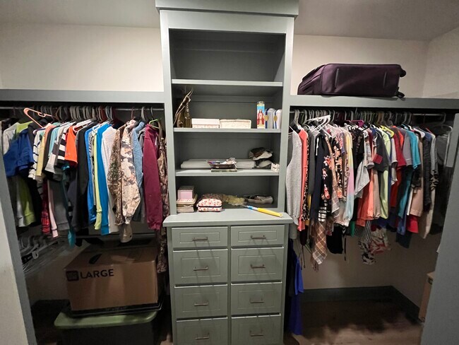 Building Photo - 837 Longleaf Circle-