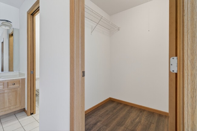 Building Photo - 3000 Bayside Dr