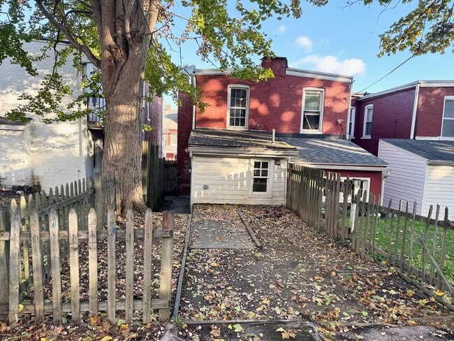 Building Photo - 3 Bedroom Semi-Detached Home