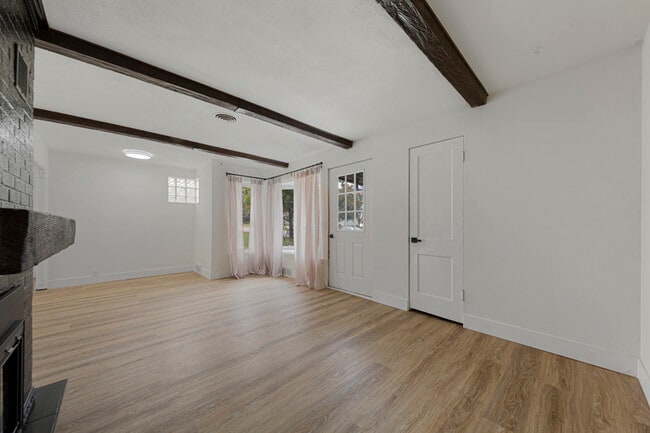 Building Photo - 107 Gwyn Ave