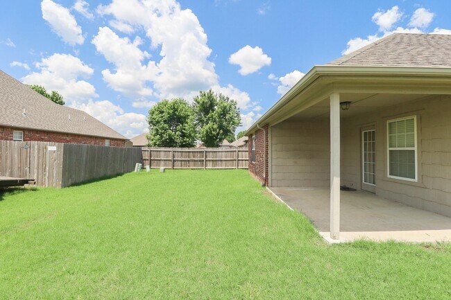 Building Photo - 3 Bed 2 Bath Home in Collinsville *Price D...