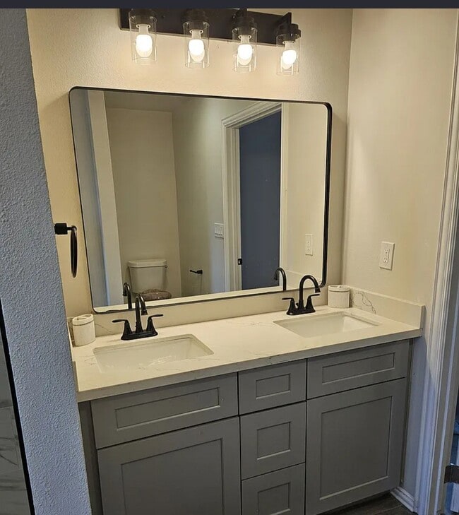 Building Photo - 2207 Anderson St