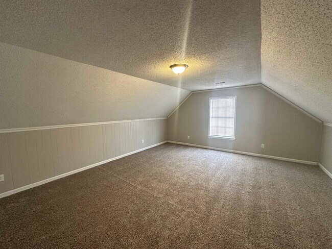 Building Photo - 4627 Chelwood Dr