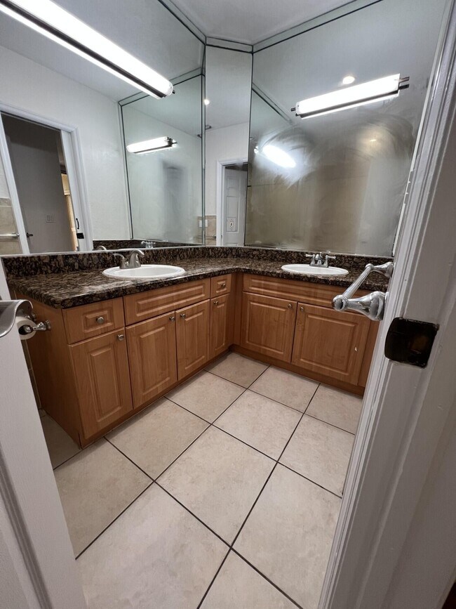 Building Photo - 3857 Coral Tree Cir