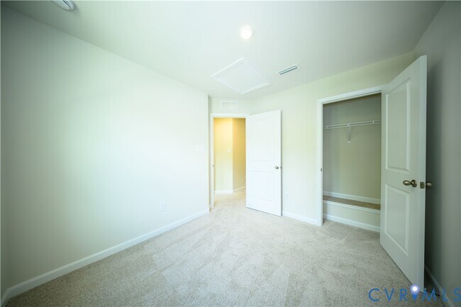 Building Photo - 1121 Canterbury Rdg Rd