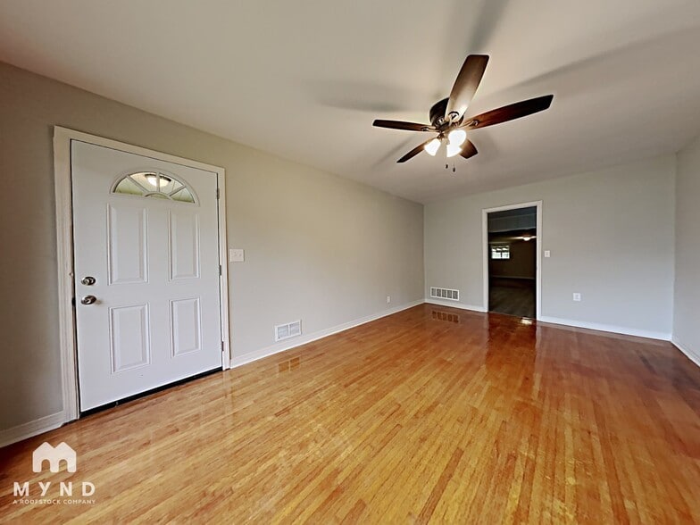 Building Photo - 804 27th Ave N