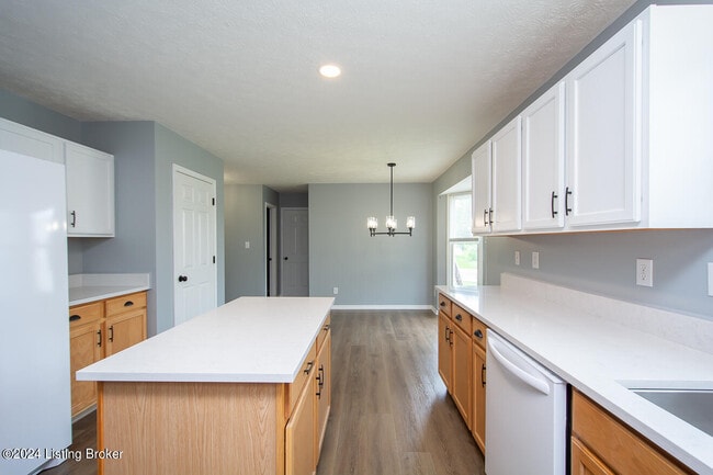 Building Photo - 6702 Shallow Rock Dr