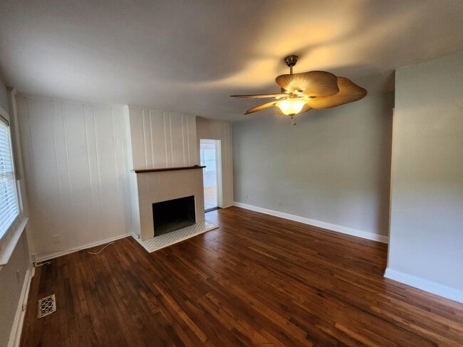Building Photo - 1041 Cherokee Dr