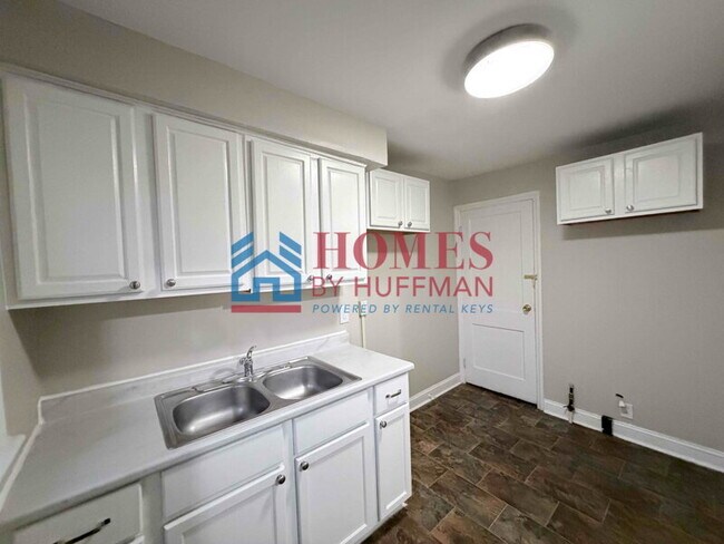 Building Photo - Two-Bedroom Townhouse | Move-in Ready