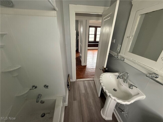 Building Photo - 3540 E 154th St