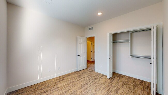 Building Photo - 15608 E 21st Ct N