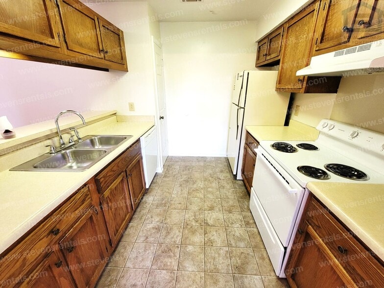 Building Photo - 419 Oriole Dr