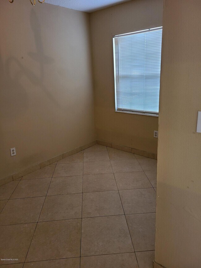 Building Photo - 131 Bristol Ct