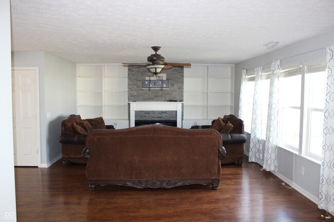 Building Photo - 5064 Gunston Ln