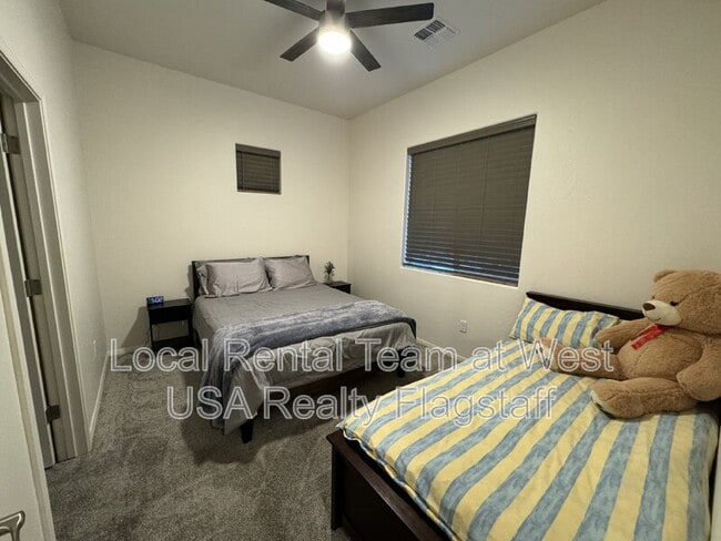 Building Photo - 1650 E Ponderosa Pkwy