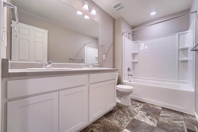 Building Photo - Gorgeous 4 bed, 3 bath, loft and an office!