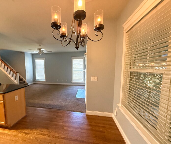 Building Photo - 16211 Kelly Park Cir