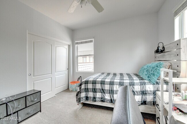 Building Photo - 1120 N Crosscreek Dr