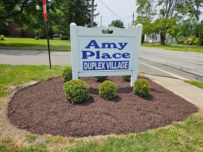 Primary Photo - 111 Amy Pl