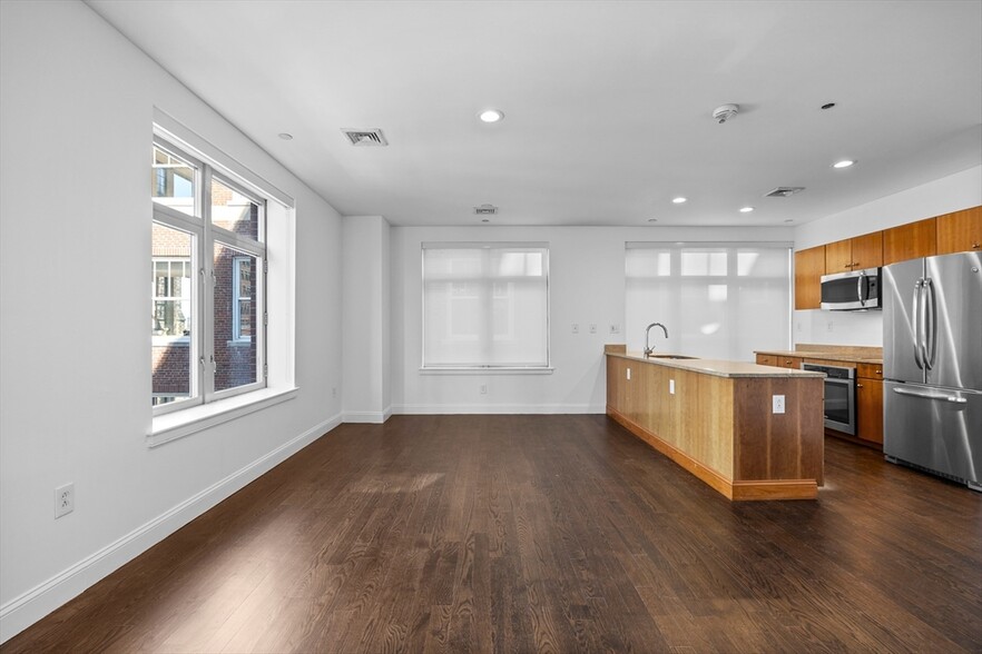 Building Photo - 425 Boylston St