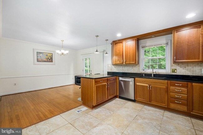 Building Photo - 11821 Sinclair Ln