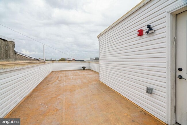 Building Photo - 2330 Frankford Ave