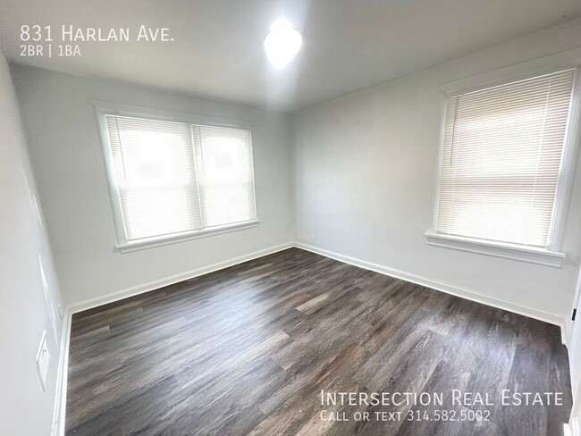 Building Photo - Section 8 Approved! Fully Renovated 2Bed/1...