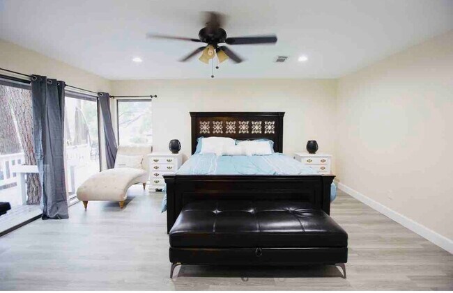 Building Photo - 3007 Willowbend Rd