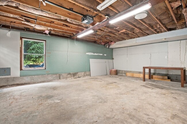 Building Photo - 26 Louise Dr
