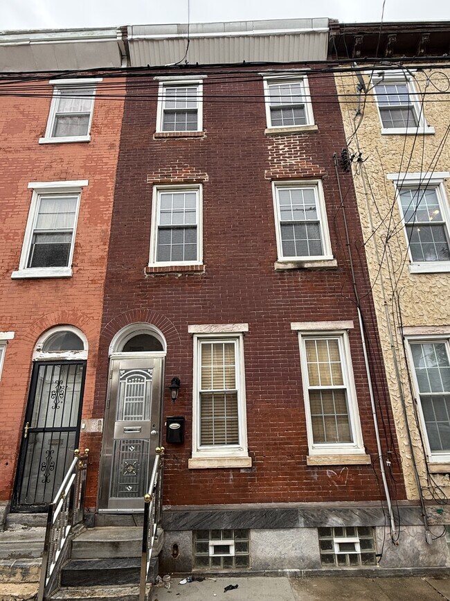 Building Photo - 925 N 28th St