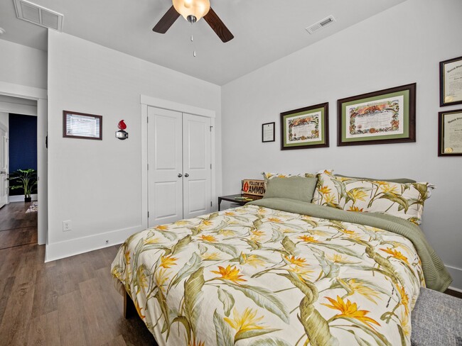 Building Photo - 338 Edgewater Wy