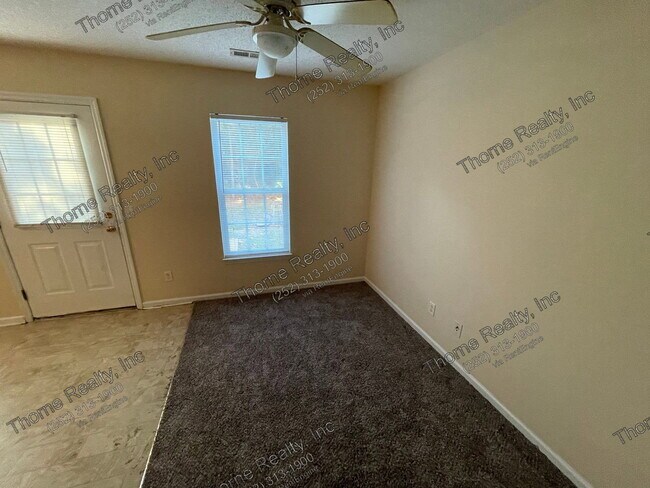 Building Photo - 2256 Sherwood Ave