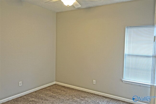 Building Photo - 143 Long Bow Dr