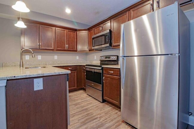 Building Photo - 325-D Landrum Pl