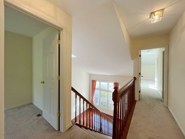 Building Photo - 312 Spring Creek Cir